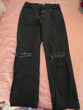 Abercrombie And Fitch Relaxed High Rise Black Jean 30/10 With  Distress Knee